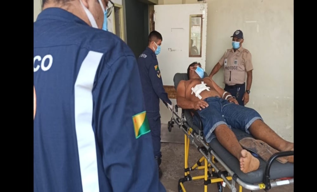 No Waldemar Maciel, jovem bebe além da conta e acaba se ferindo com uma faca ao manuseá-la 